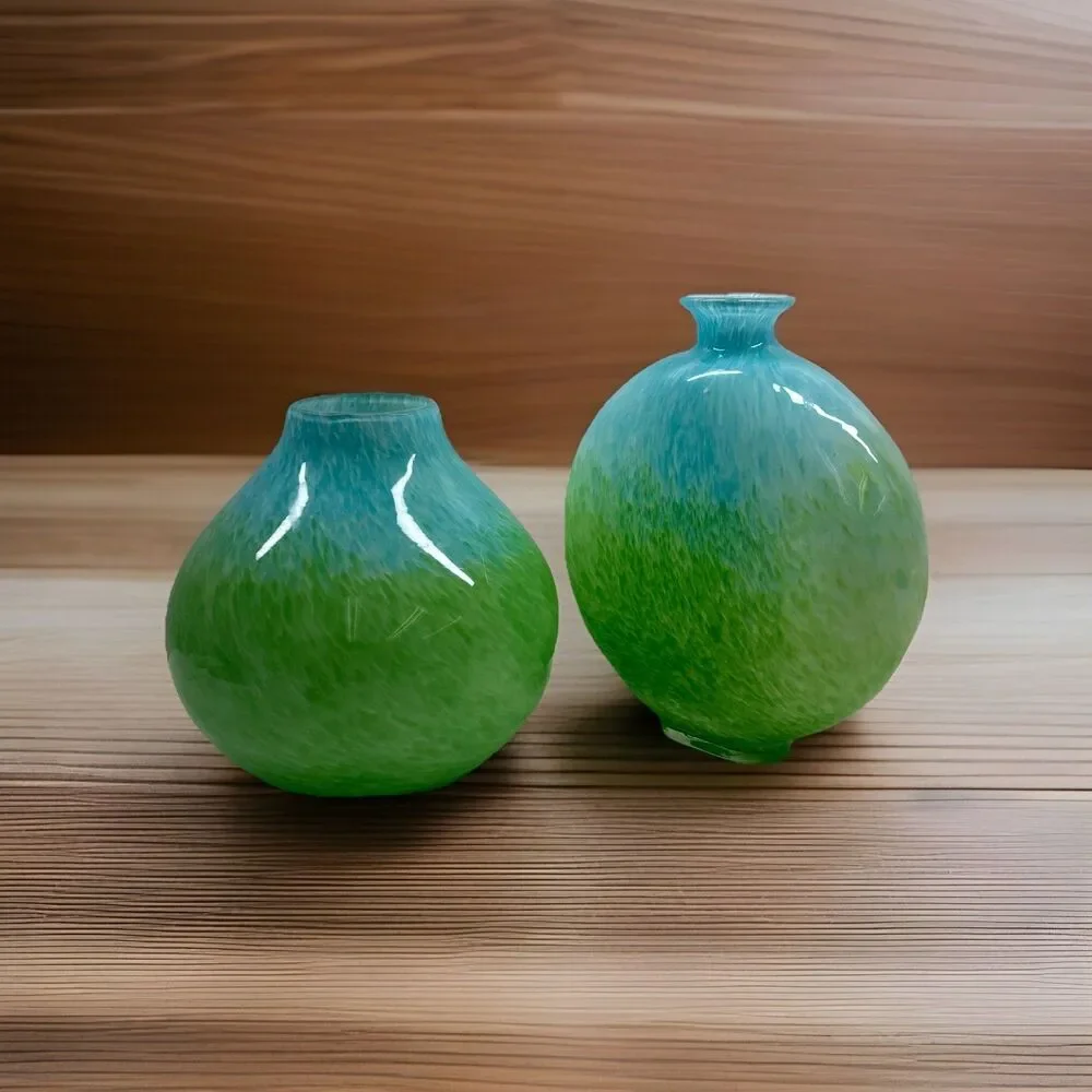 LOT OF 2 - Beautiful Vintage Hand Blown Glass Vases - VGC - Great Design‎